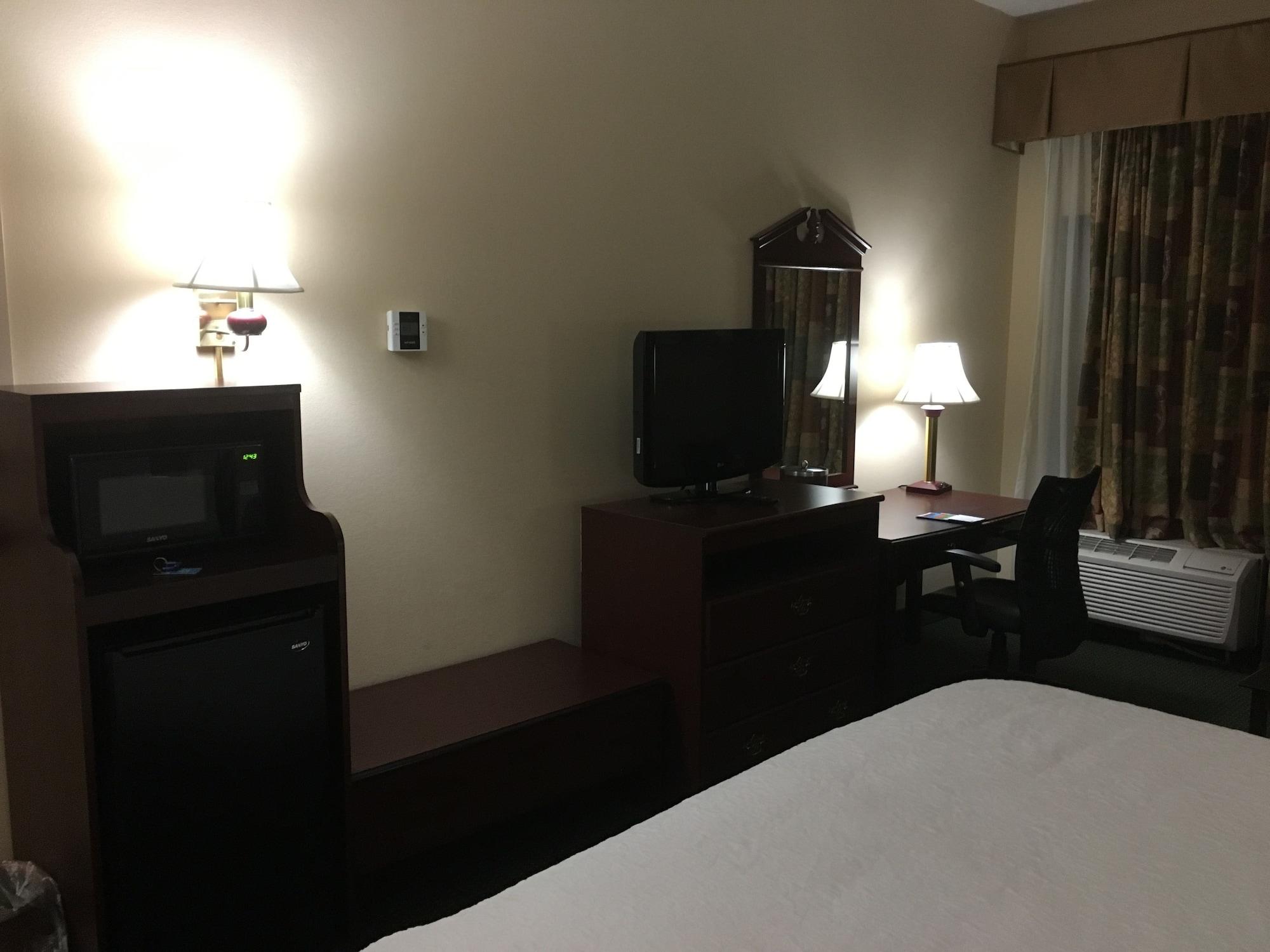Hotel Hampton 3*